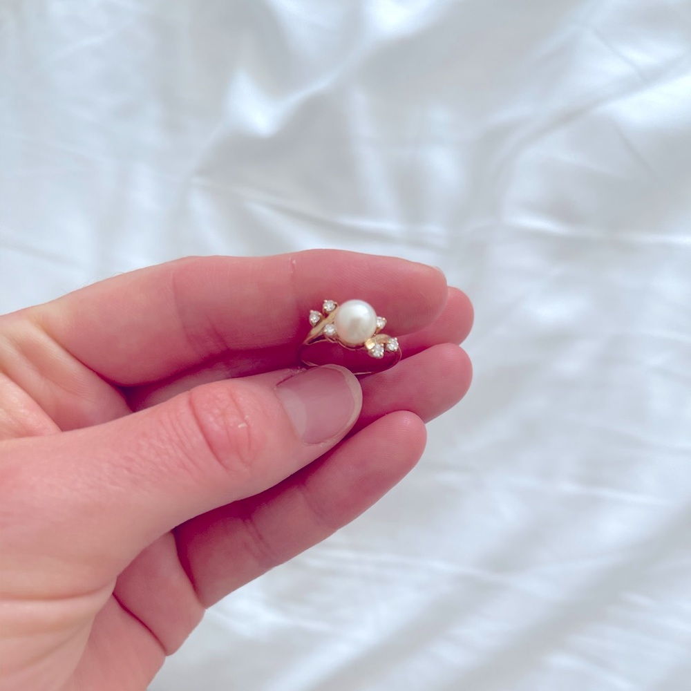 Beautiful gold Hawaiian pearl and diamond ring